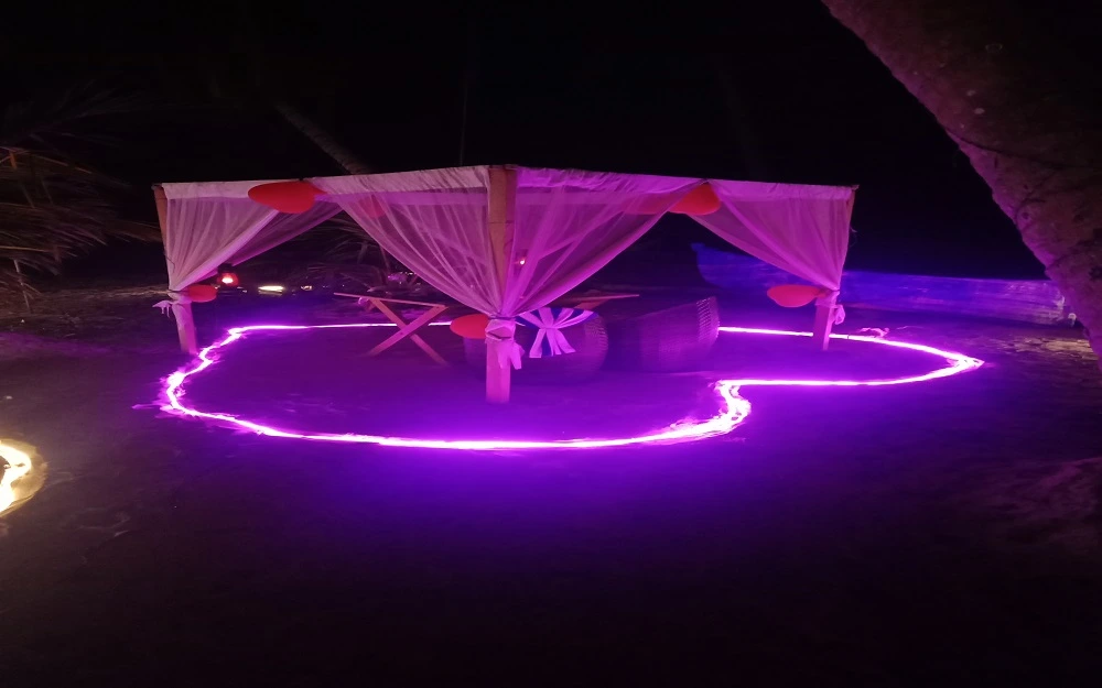 A candlelight dinner arrangement at Havelock beach